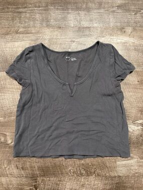 Aerie Grey Short Sleeve Shirt Size Large